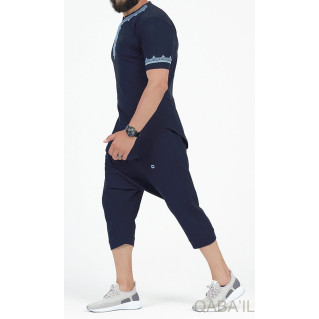 Ensemble Etniz - T-Shirt et Saroual - Bleu Nuit - Qaba'il : Manches Courtes et Pantacourt Ensemble Etniz - T-Shirt et Saroual - Bleu Nuit - Qaba'il : Manches Courtes et Pantacourt