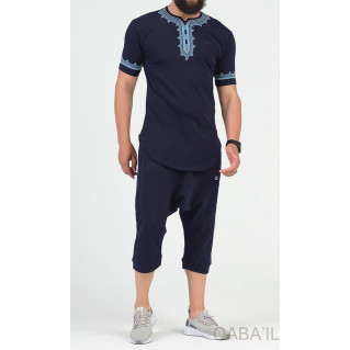 Ensemble Etniz - T-Shirt et Saroual - Bleu Nuit - Qaba'il : Manches Courtes et Pantacourt Ensemble Etniz - T-Shirt et Saroual - Bleu Nuit - Qaba'il : Manches Courtes et Pantacourt