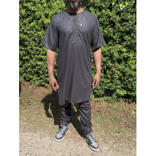 Qamis Pakistanais sans Col, Manche Courte - Tissu Coton Noir - Qamis Court + Pantalon - Afaq Qamis Pakistanais sans Col, Manche Courte - Tissu Coton Noir - Qamis Court + Pantalon - Afaq