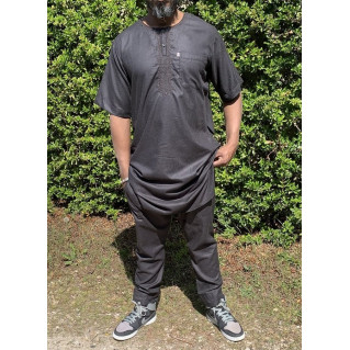 Qamis Pakistanais sans Col, Manche Courte - Tissu Coton Noir - Qamis Court + Pantalon - Afaq Qamis Pakistanais sans Col, Manche Courte - Tissu Coton Noir - Qamis Court + Pantalon - Afaq