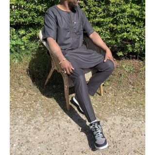Qamis Pakistanais sans Col, Manche Courte - Tissu Coton Noir - Qamis Court + Pantalon - Afaq Qamis Pakistanais sans Col, Manche Courte - Tissu Coton Noir - Qamis Court + Pantalon - Afaq