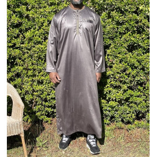 Qamis Long Omani Sans Col - Tissu Glacé Kaki - Manche Longue Style Ikaf -Afaq