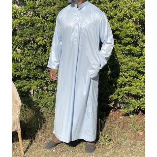 Qamis Long Saoudien De Luxe à Col - Tissu Glacé Bleu Ciel - Manche Longue Style Haramain ou Daffah -Afaq
