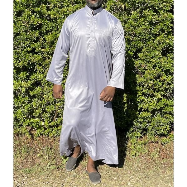 Qamis Long Saoudien De Luxe à Col - Tissu Glacé Gris Clair - Manche Longue Style Haramain ou Daffah -Afaq