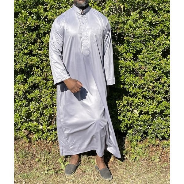 Qamis Long Saoudien De Luxe à Col - Tissu Glacé Gris Clair - Manche Longue Style Haramain ou Daffah -Afaq