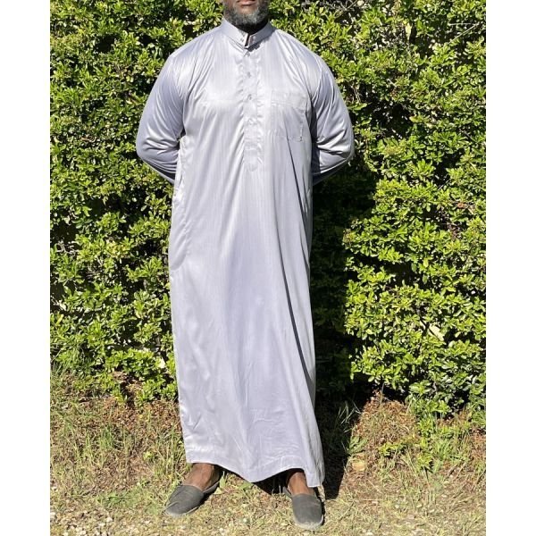 Qamis Long Saoudien De Luxe à Col - Tissu Glacé Gris Clair - Manche Longue Style Haramain ou Daffah -Afaq