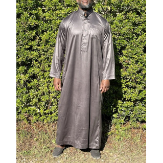 Qamis Long Saoudien De Luxe à Col - Tissu Glacé Kaki - Manche Longue Style Haramain ou Daffah -Afaq