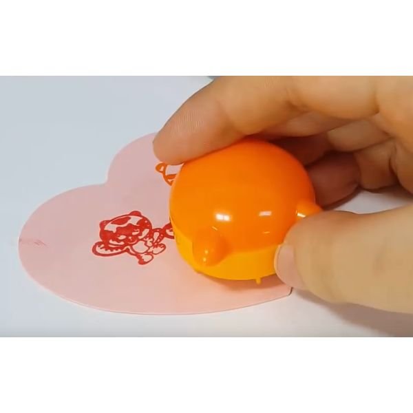Capsule Toys Fille - Jouet Surprise avec Sucette et Autocollant - Halal - Cosby