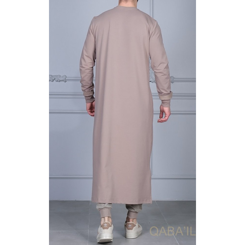 Qamis Long - Taupe et Broderie Taupe - Qaba'il : Sham Qamis Long - Taupe et Broderie Taupe - Qaba'il : Sham