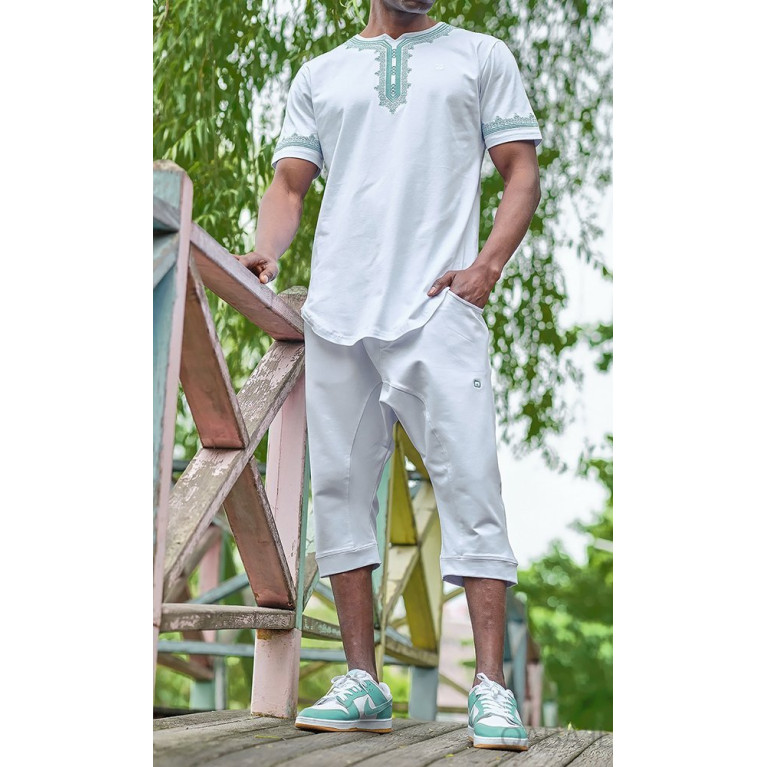 Ensemble Etniz - T-Shirt et Saroual - Blanc et Broderie Vert Amande - Qaba'il S23 : Manches Courtes et Pantacourt