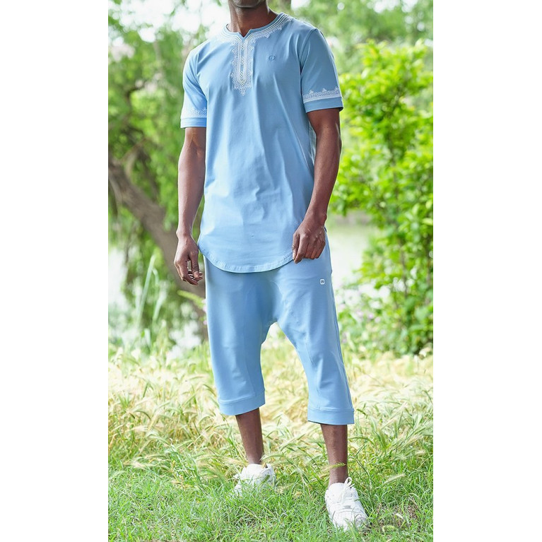 Ensemble Etniz - T-Shirt et Saroual - Bleu Clair et Broderie Blanche - Qaba'il S23 : Manches Courtes et Pantacourt