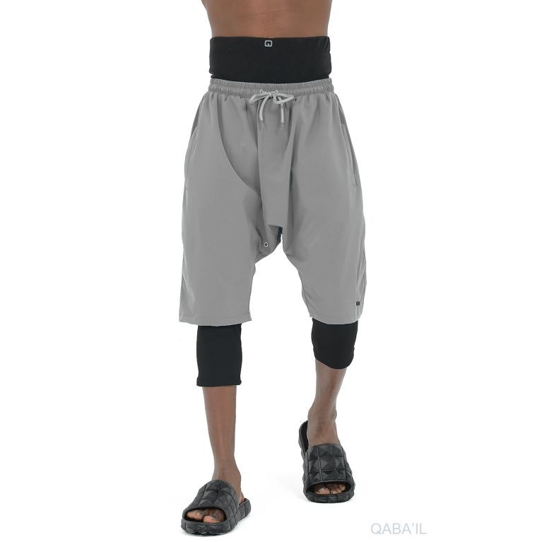 SwimShort Cycliste Gris Clair - Short de Bain - L'Élégance en Mouvement par Qaba'il SwimShort Cycliste Gris Clair - Short de Bain - L'Élégance en Mouvement par Qaba'il