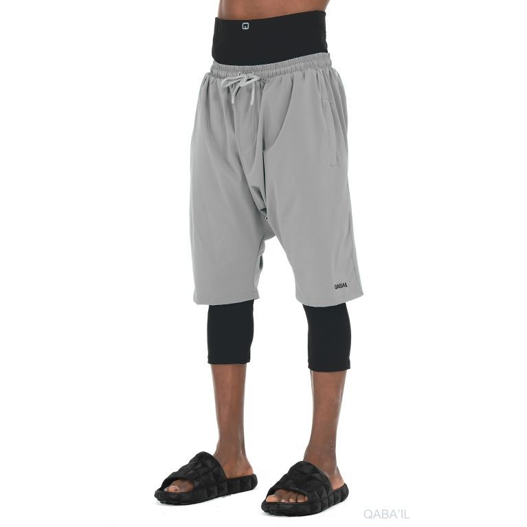 SwimShort Cycliste Gris Clair - Short de Bain - L'Élégance en Mouvement par Qaba'il SwimShort Cycliste Gris Clair - Short de Bain - L'Élégance en Mouvement par Qaba'il